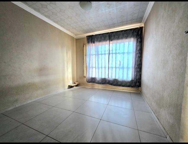 3 BEDROOM FREEHOLD FOR SALE IN IVY PARK
